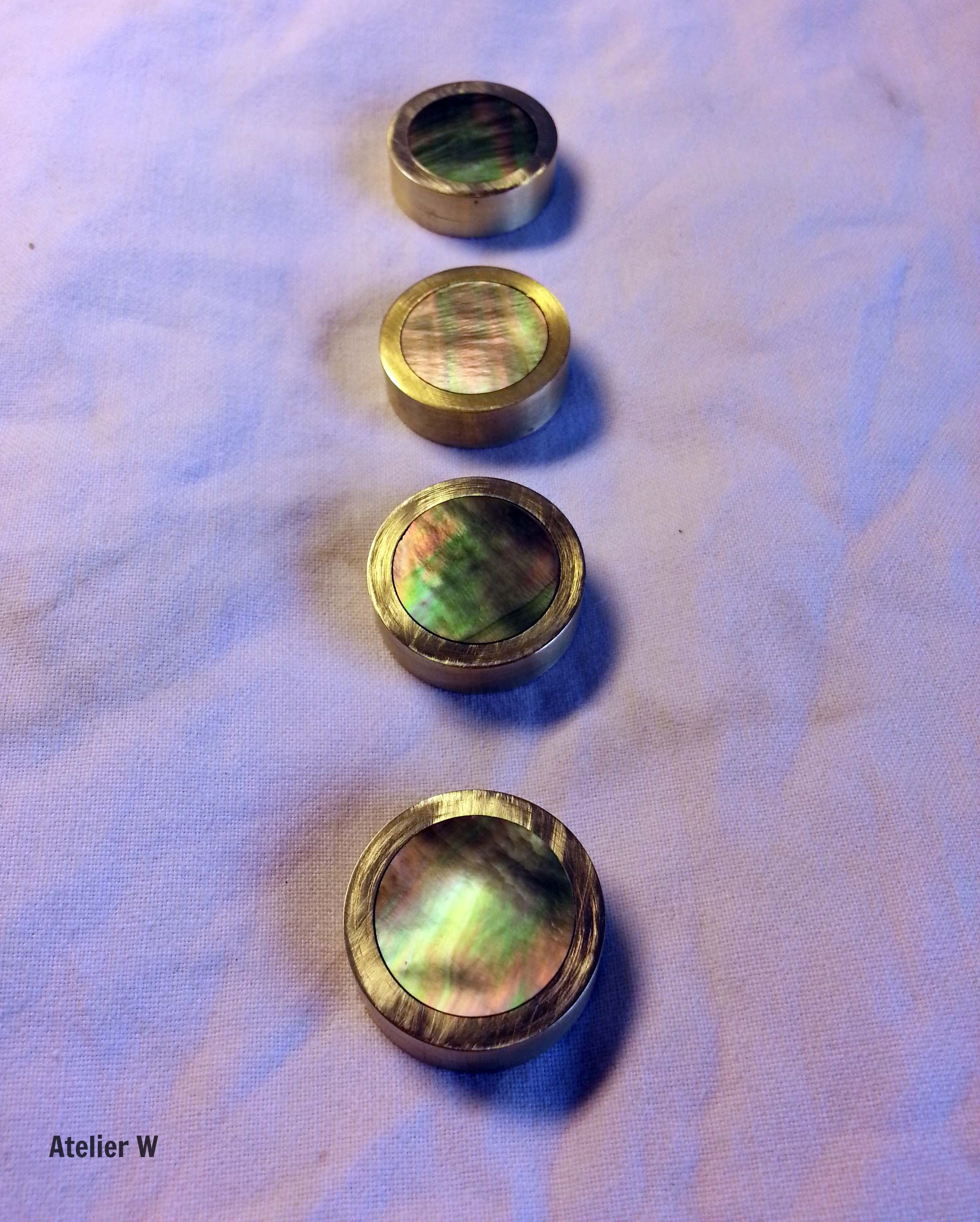 Work in progress: boutons de pistons sur-mesure